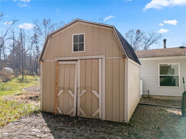 7279 SE Edie Hill Road, Uhrichsville, OH 44683