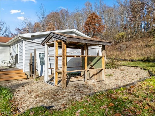 7279 SE Edie Hill Road, Uhrichsville, OH 44683