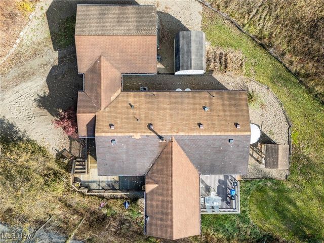 7279 SE Edie Hill Road, Uhrichsville, OH 44683