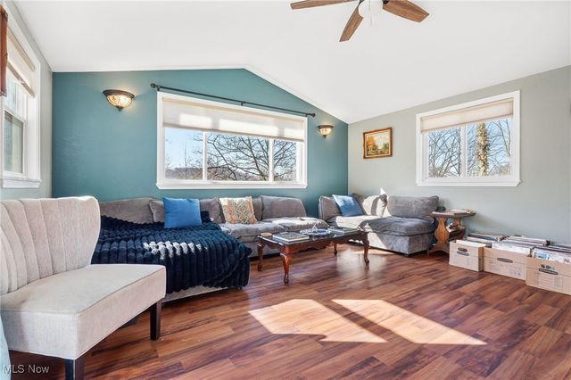 7279 SE Edie Hill Road, Uhrichsville, OH 44683