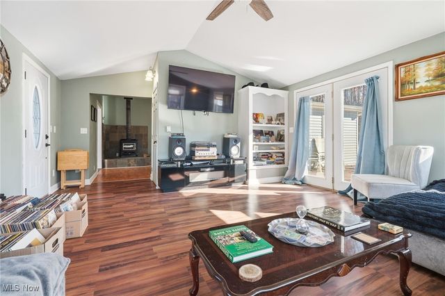 7279 SE Edie Hill Road, Uhrichsville, OH 44683