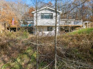 7279 SE Edie Hill Road, Uhrichsville, OH 44683