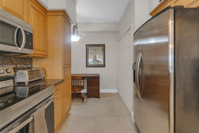 3235 NE 184th Street 11103, Aventura, FL 33160