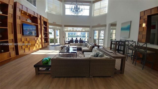 3235 NE 184th Street 11103, Aventura, FL 33160