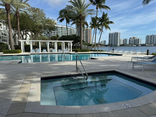 3235 NE 184th Street 11103, Aventura, FL 33160