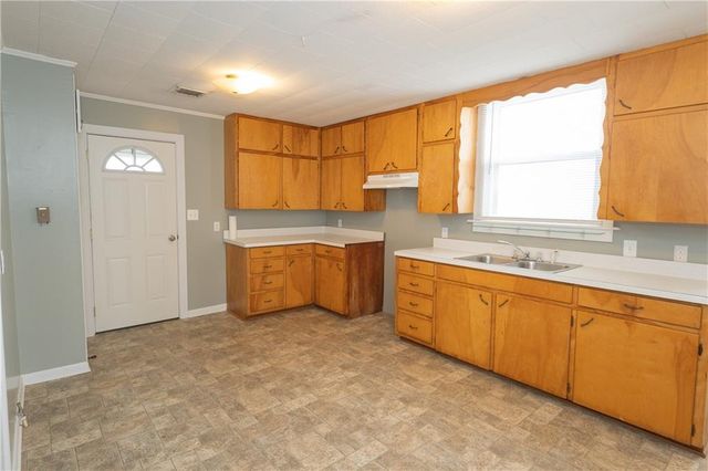 803 E 6th Street, Cherryvale, KS 67335