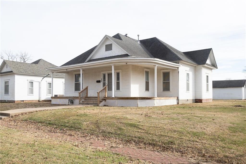 803 E 6th Street, Cherryvale, KS 67335