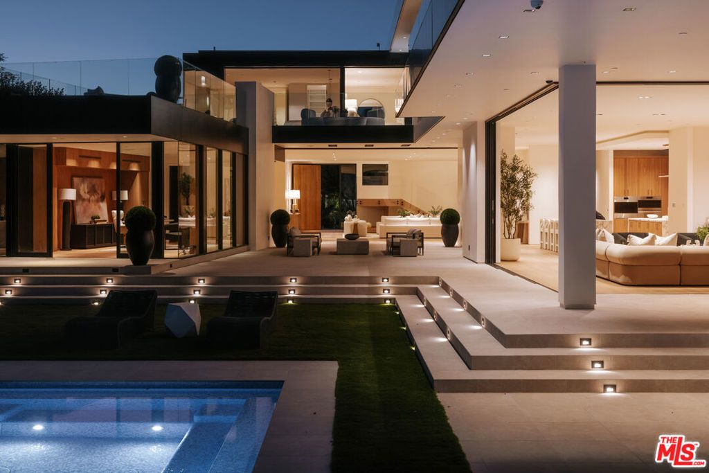 Image 23 of property listing at 11507 Orum Road, Los Angeles, CA 90049