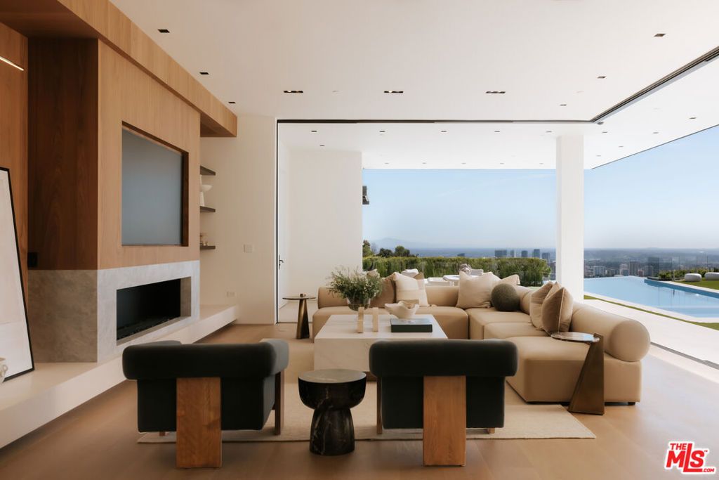 Image 7 of property listing at 11507 Orum Road, Los Angeles, CA 90049