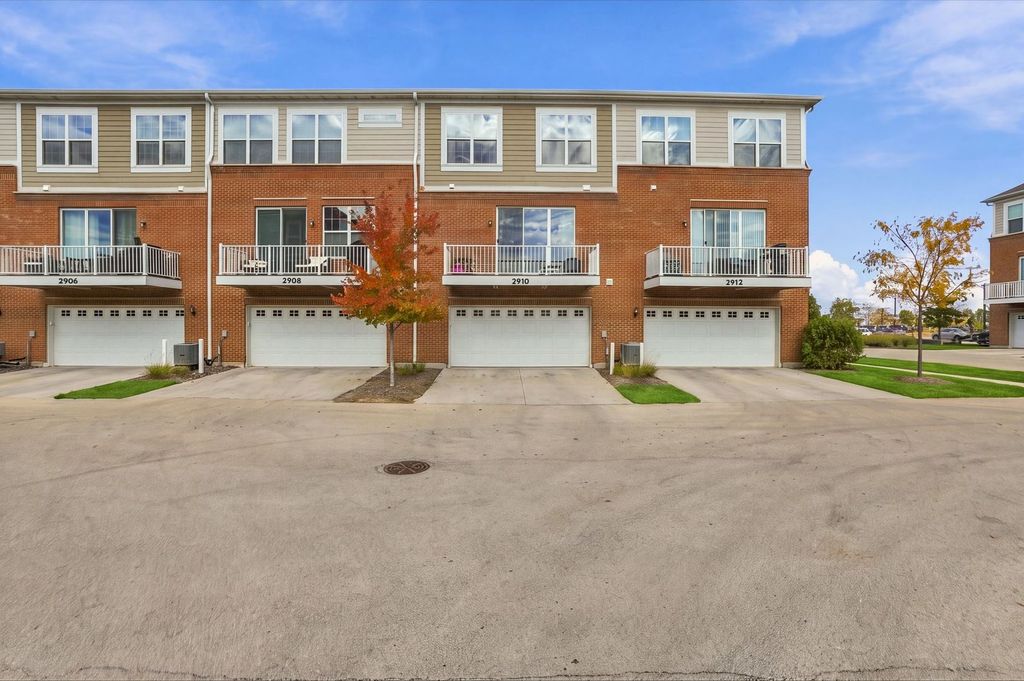 2910 REFLECTION Drive, Naperville, IL 60564 — photo 2