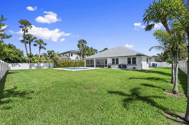 8361 SE Pilots Cove Terrace, Hobe Sound, FL 33455