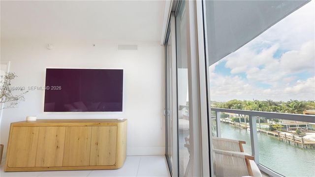 9940 W Bay Harbor Dr 5E-N, Bay Harbor Islands, FL 33154