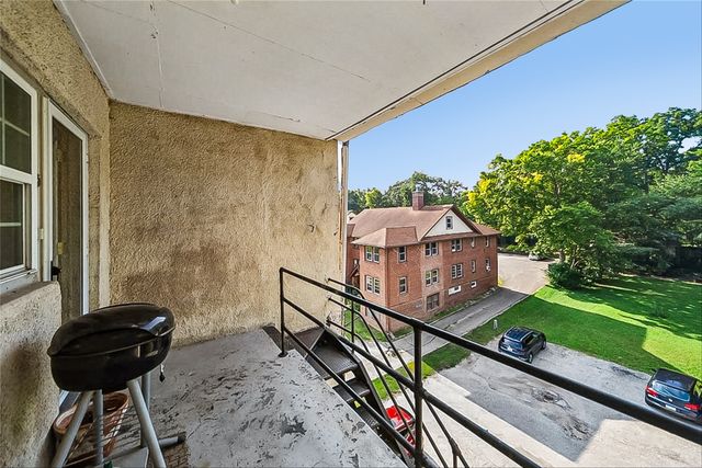 4000 University Avenue 5, Des Moines, IA 50311