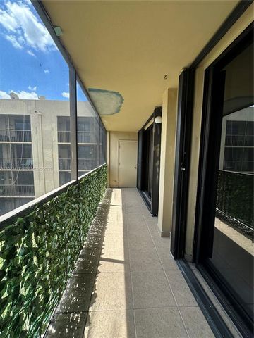 8635 NW 8th St 320, Miami, FL 33126