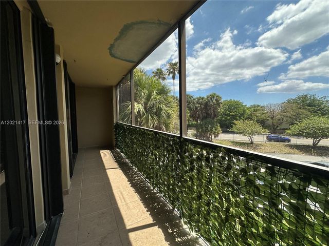 8635 NW 8th St 320, Miami, FL 33126