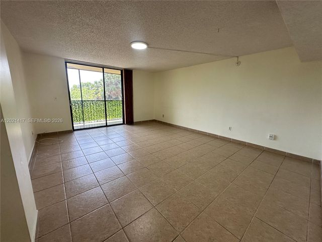 8635 NW 8th St 320, Miami, FL 33126