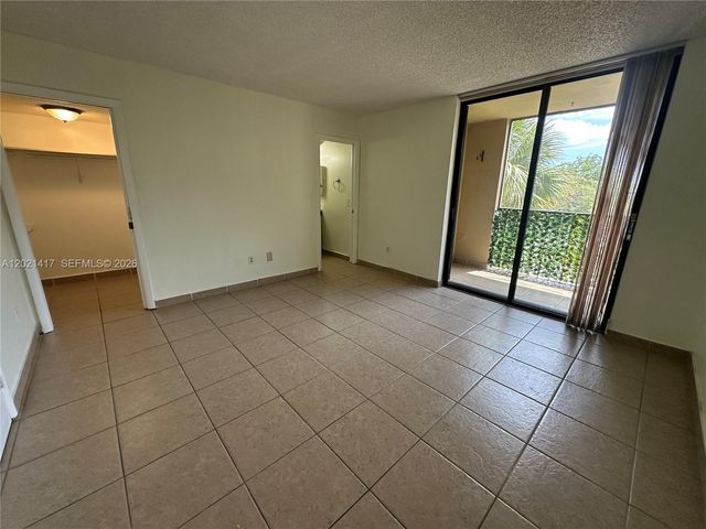 8635 NW 8th St 320, Miami, FL 33126
