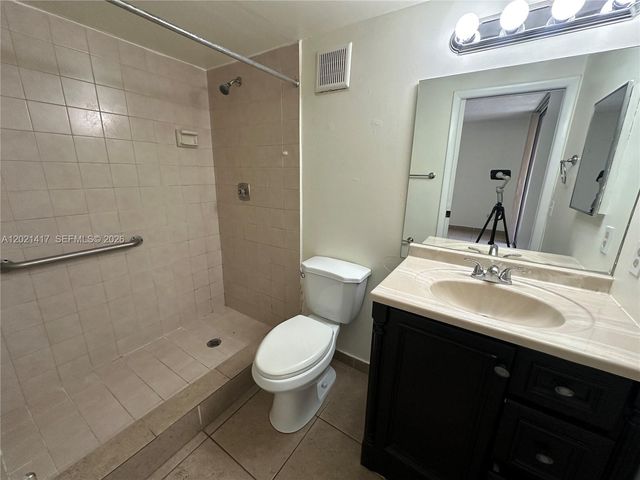 8635 NW 8th St 320, Miami, FL 33126