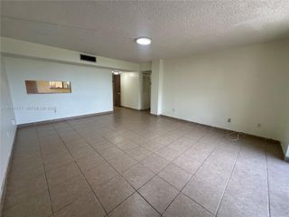 8635 NW 8th St 320, Miami, FL 33126