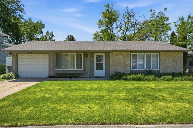1151 Leawood Drive, Elgin, IL 60120