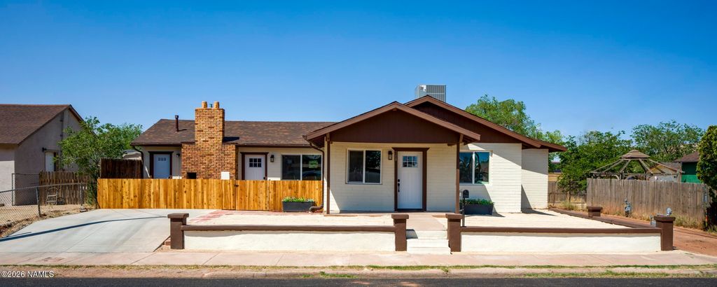 108 E Oak Street, Winslow, AZ 86047
