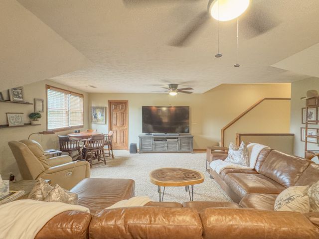 1015 Latti Reese Rd, Hartsville, TN 37074