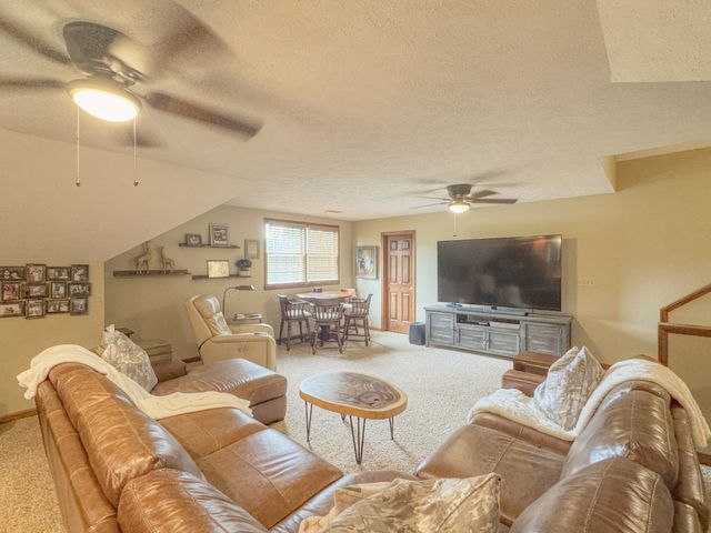 1015 Latti Reese Rd, Hartsville, TN 37074