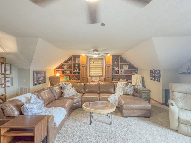 1015 Latti Reese Rd, Hartsville, TN 37074