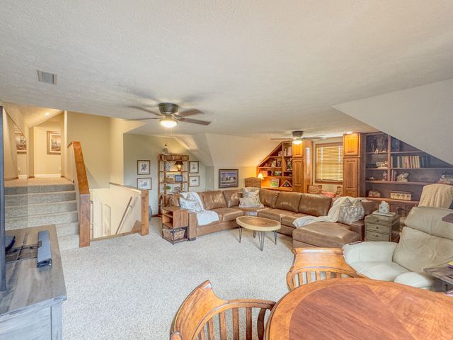 1015 Latti Reese Rd, Hartsville, TN 37074