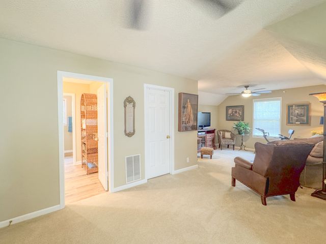 1015 Latti Reese Rd, Hartsville, TN 37074
