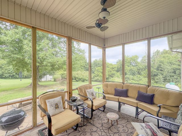 1015 Latti Reese Rd, Hartsville, TN 37074