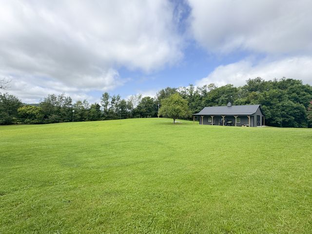 1015 Latti Reese Rd, Hartsville, TN 37074