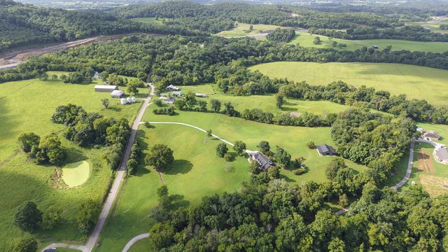 1015 Latti Reese Rd, Hartsville, TN 37074