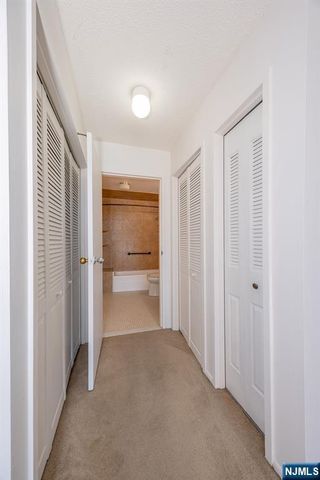 418 Harmon Cove Tower, Secaucus, NJ 07094