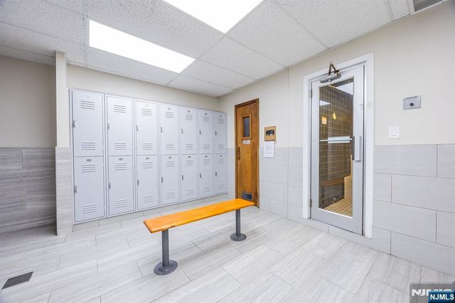 418 Harmon Cove Tower, Secaucus, NJ 07094
