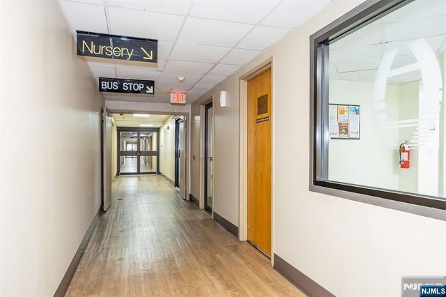 418 Harmon Cove Tower, Secaucus, NJ 07094