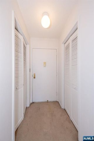 418 Harmon Cove Tower, Secaucus, NJ 07094