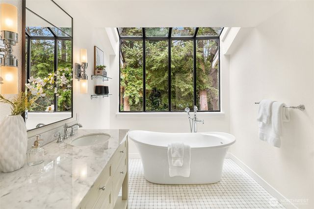 24106 NE 6th Place, Sammamish, WA 98074