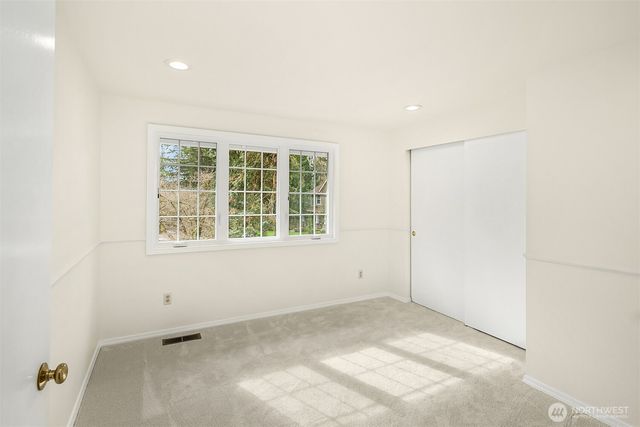 24106 NE 6th Place, Sammamish, WA 98074