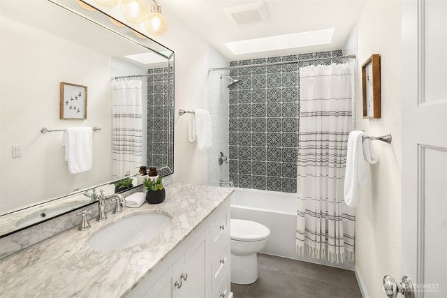 24106 NE 6th Place, Sammamish, WA 98074