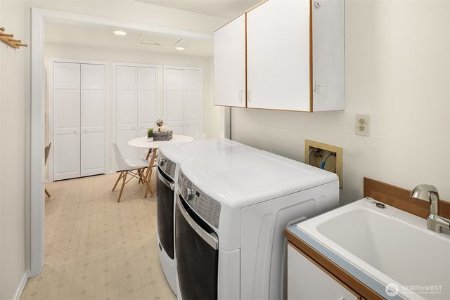 24106 NE 6th Place, Sammamish, WA 98074