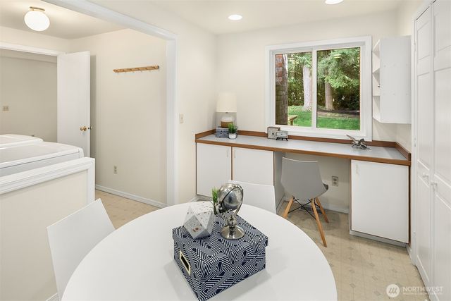 24106 NE 6th Place, Sammamish, WA 98074