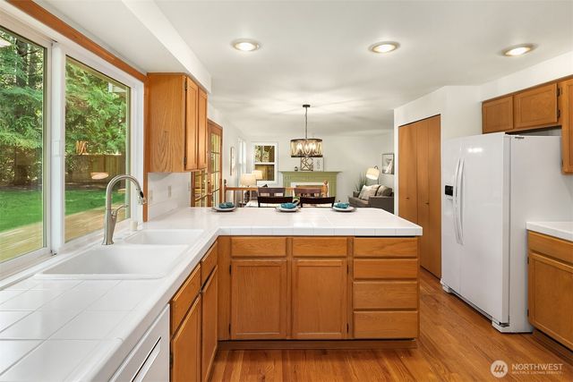 24106 NE 6th Place, Sammamish, WA 98074