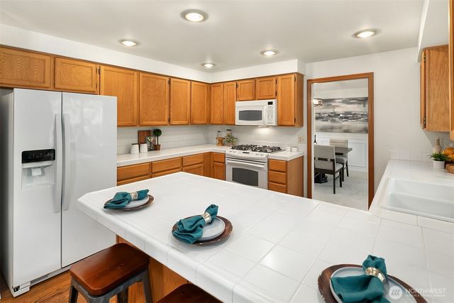 24106 NE 6th Place, Sammamish, WA 98074