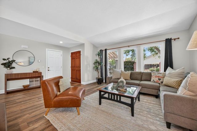 360 Bay River Way, Sacramento, CA 95831