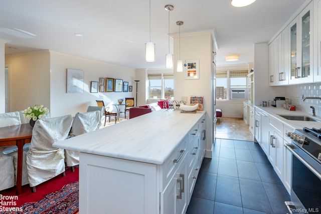 4525 Henry Hudson Parkway 1001, Bronx, NY 10471