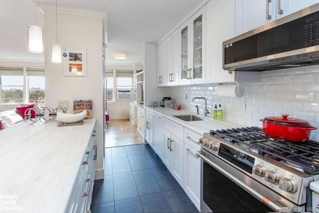 4525 Henry Hudson Parkway 1001, Bronx, NY 10471