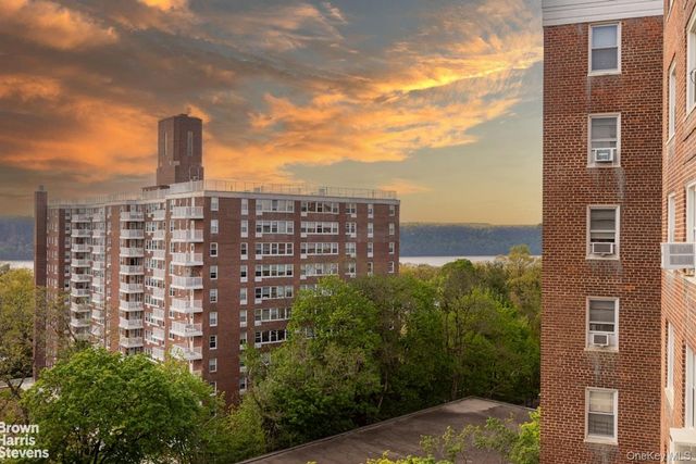 4525 Henry Hudson Parkway 1001, Bronx, NY 10471