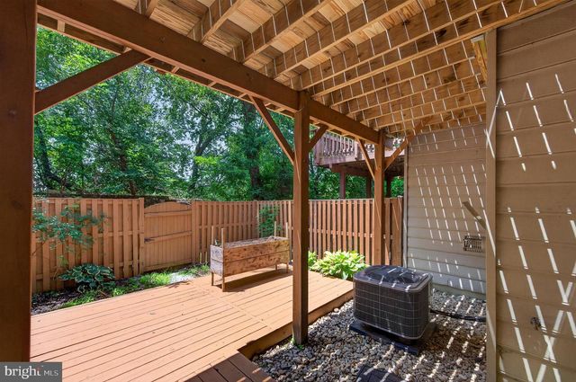 967 HERONS RUN LN, Woodbridge, VA 22191