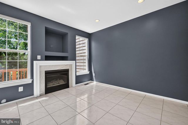 967 HERONS RUN LN, Woodbridge, VA 22191